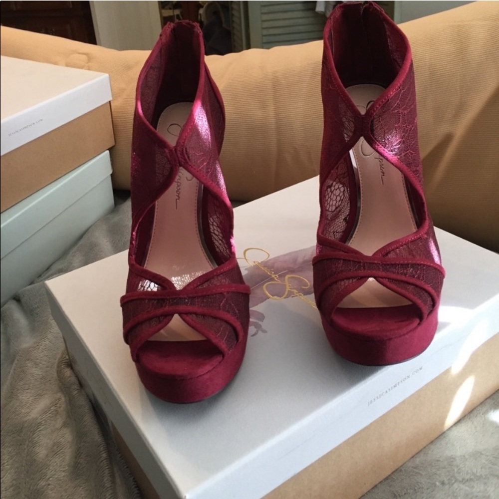 Red Lace Heels/Pumps - Picture 2 of 5